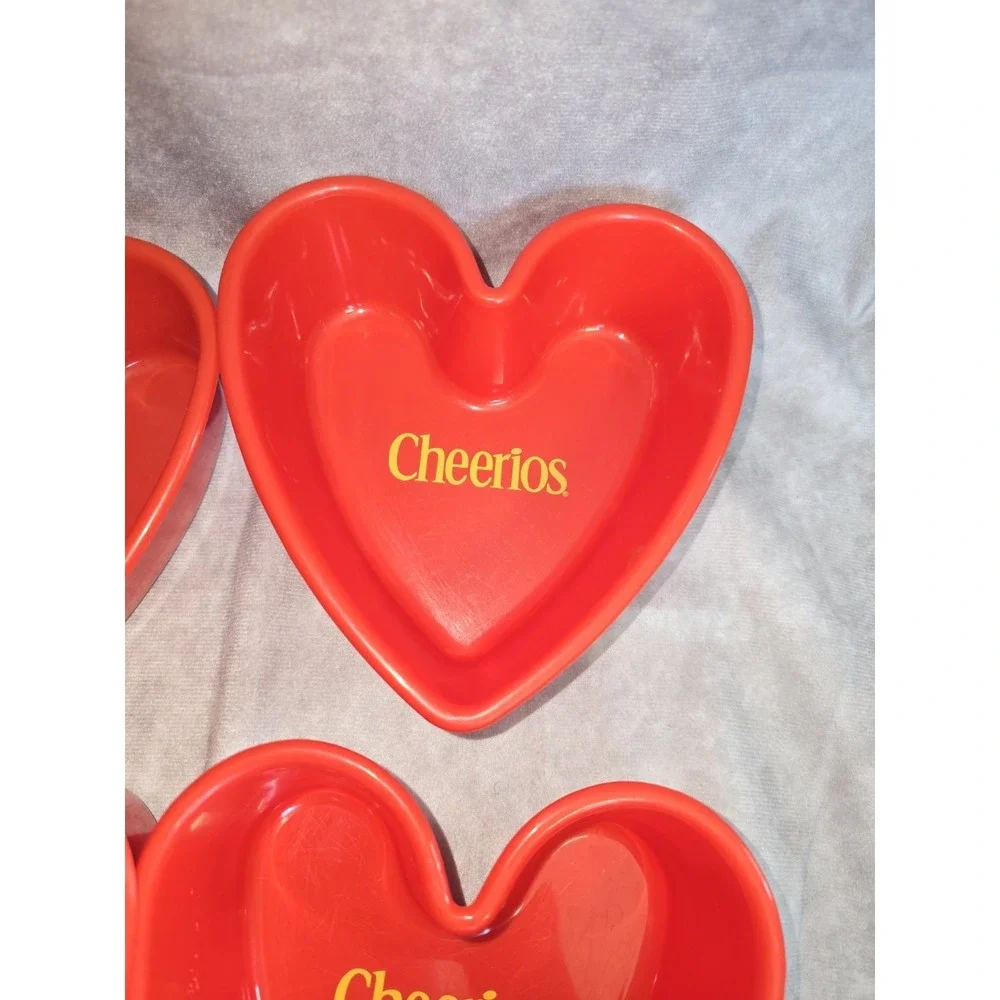 Set Of 4 Red Heart Plastic Cheerios Cereal Bowls - General Mills 2001